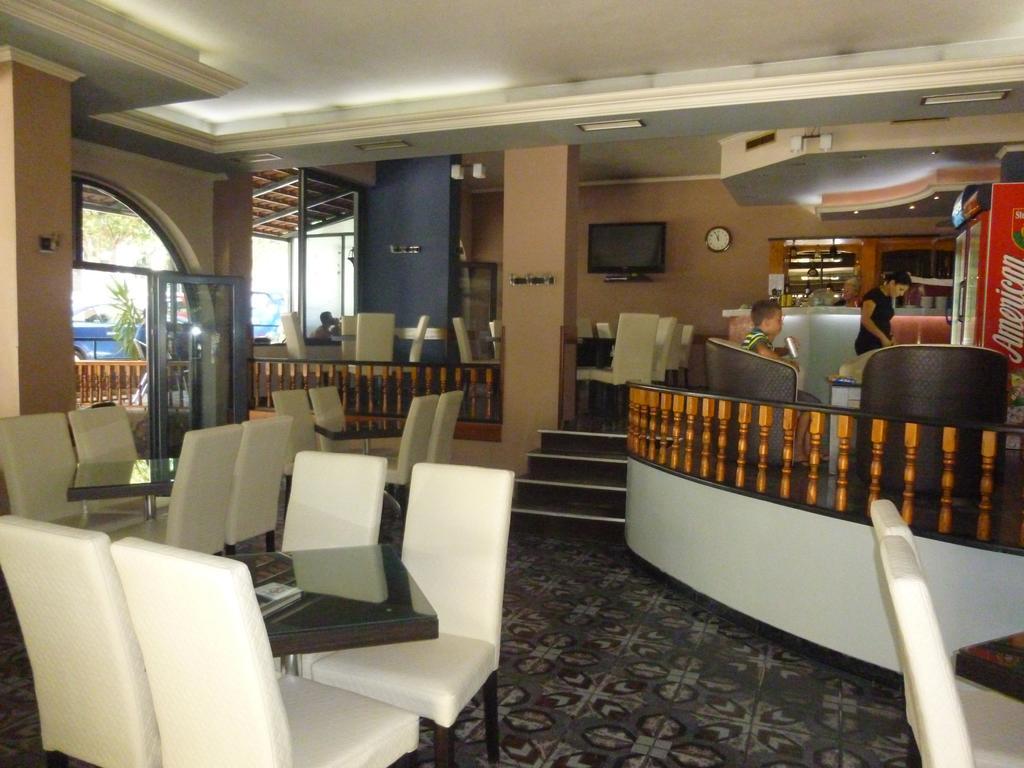 Joy Hotel Sarandë Exterior foto